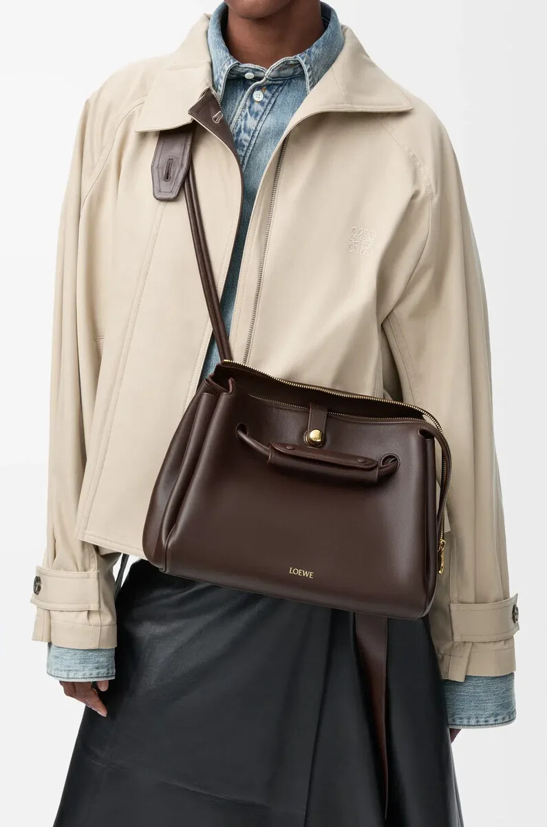 bolso mediano madrid en piel de becerro flexible color castaño oscuro