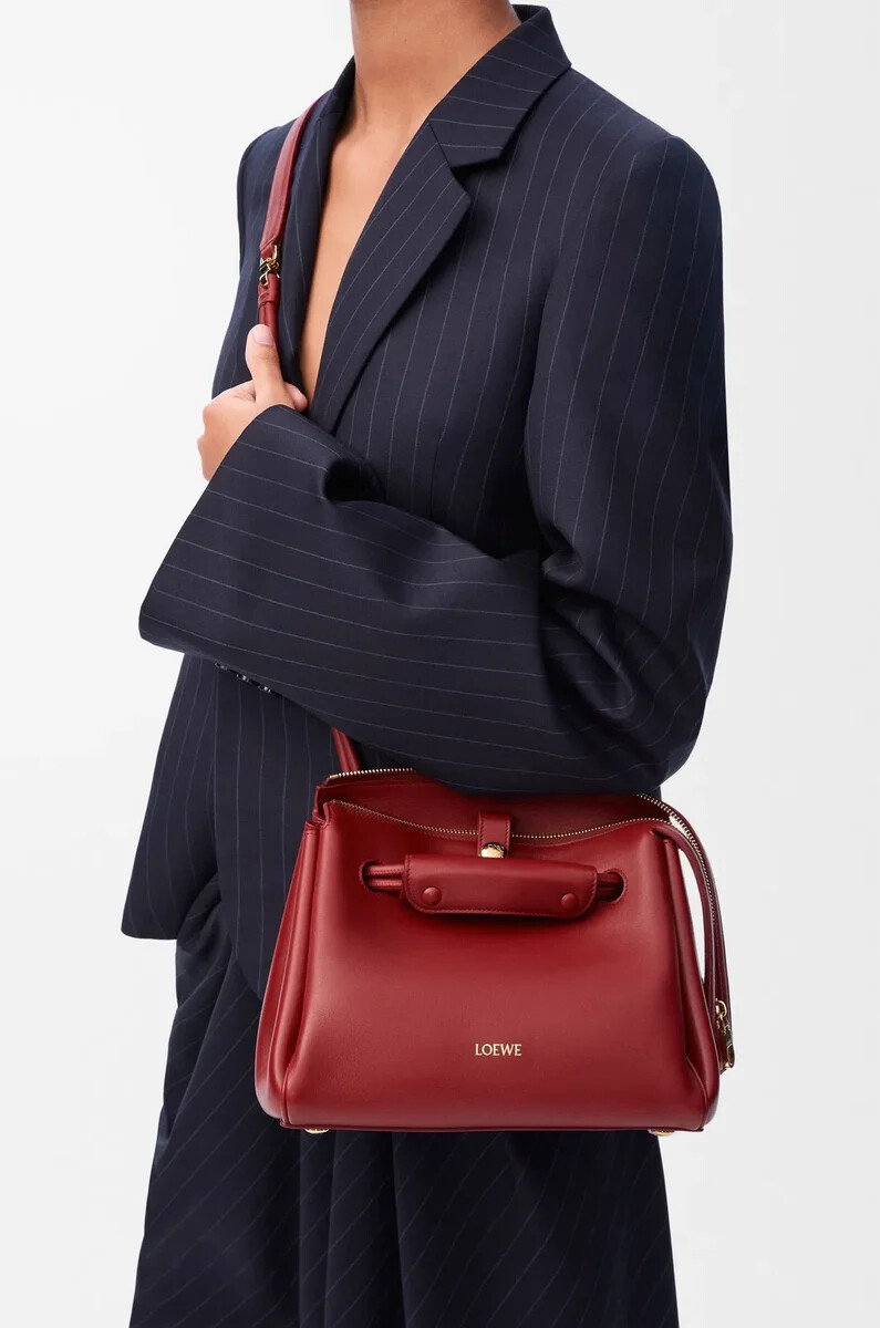 bolso pequeño madrid en piel de becerro flexible color rojo quemado