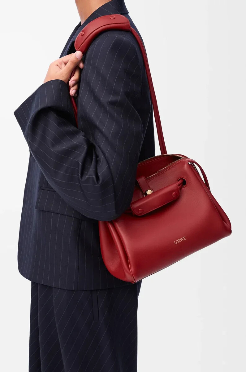 bolso pequeño madrid en piel de becerro flexible color rojo quemado