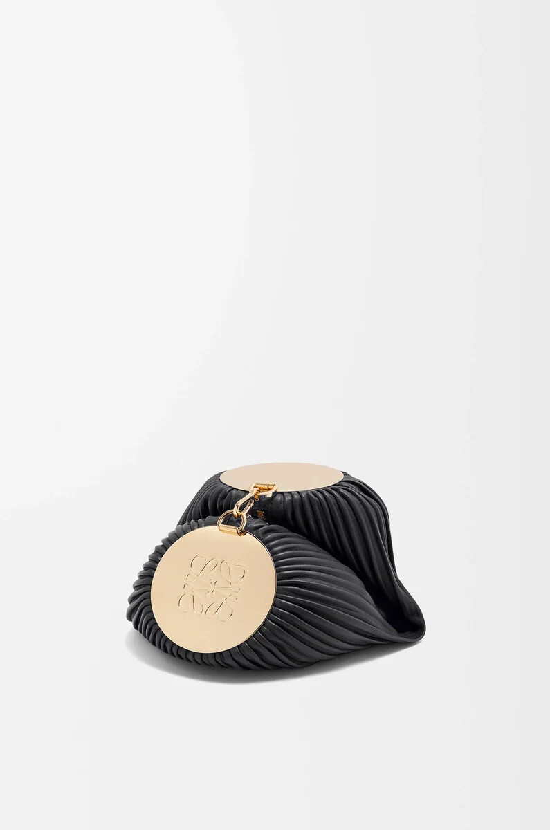 bolsa para pulsera en napa plisada negra