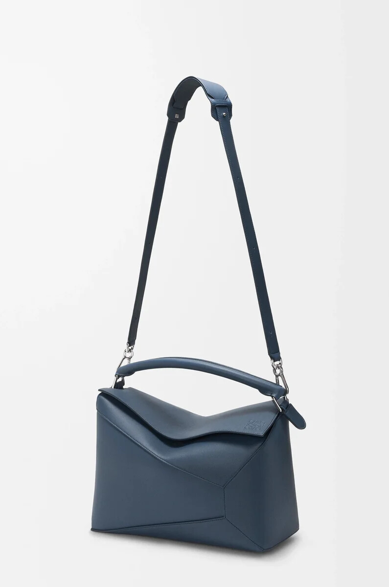 bolso grande puzzle edge en piel de becerro clásica color índigo