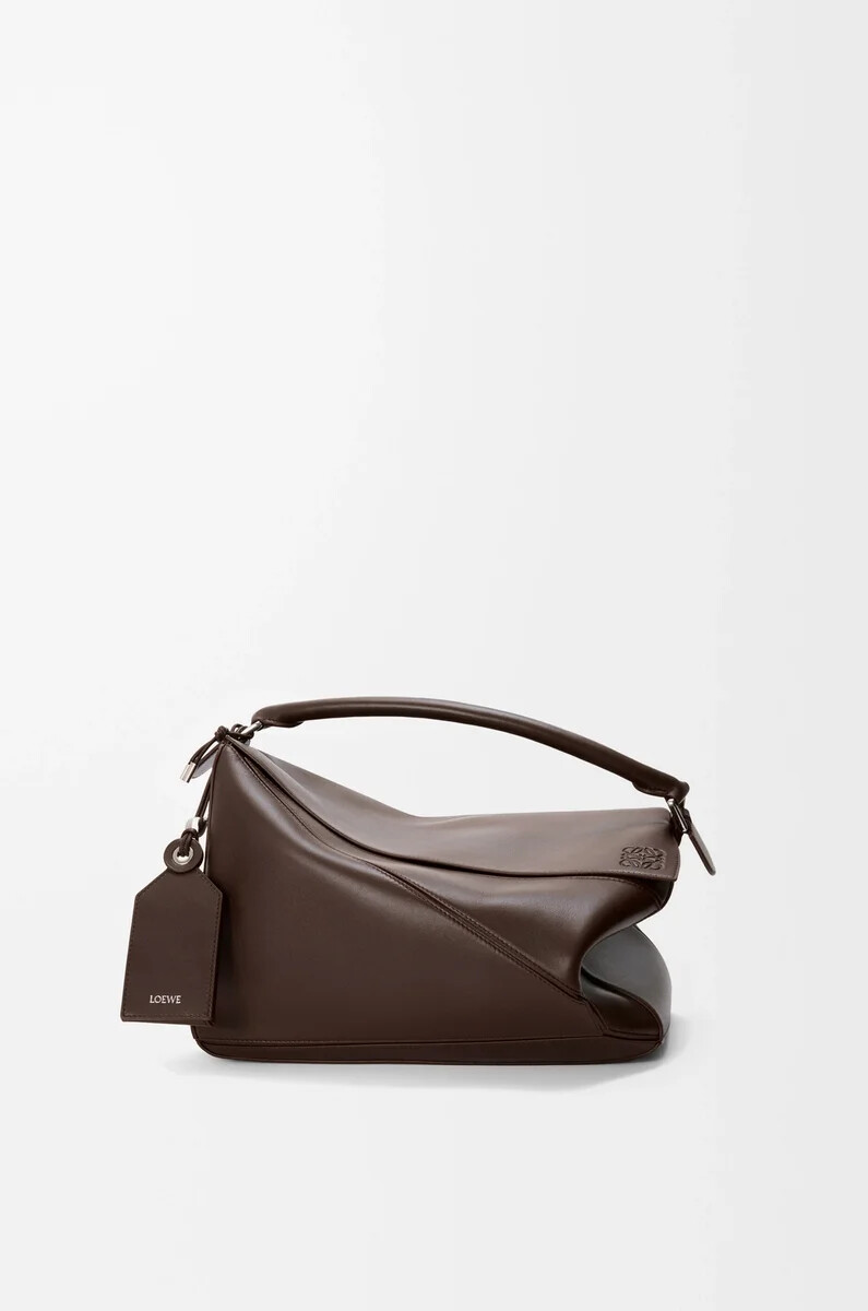 bolso grande featherlight puzzle en piel de cordero napa color castaño oscuro