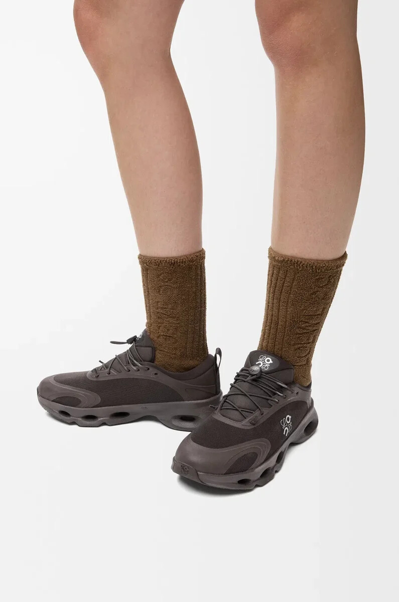 zapatillas cloudsolo marrón oscuronegro
