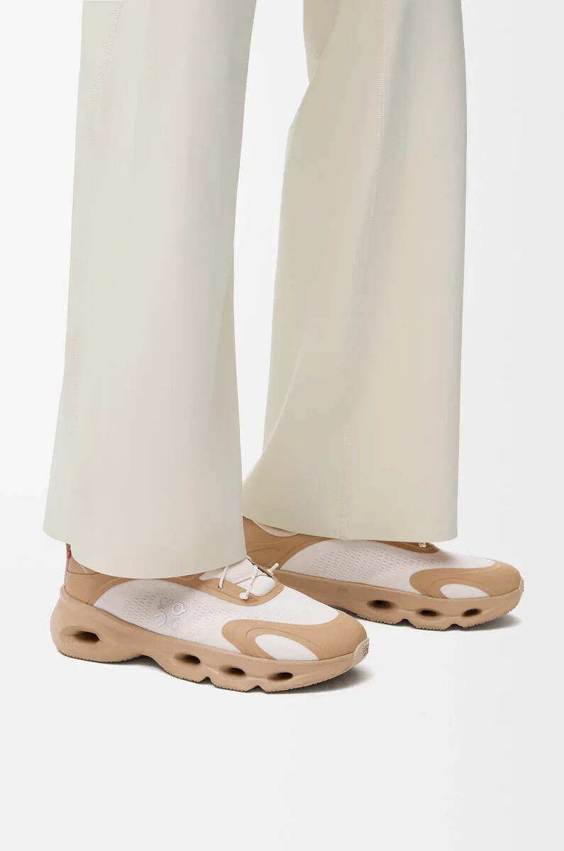 zapatillas cloudsolo arena oscuracrema