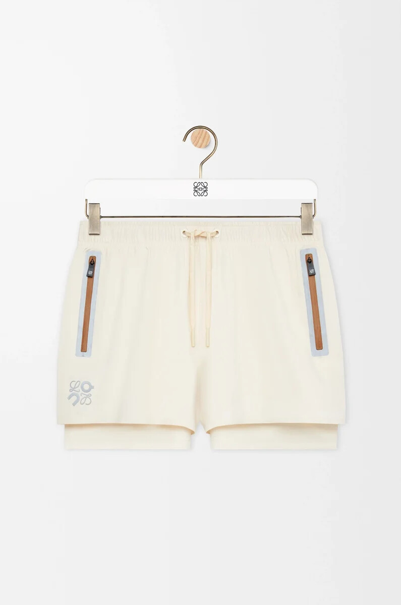 pantalones cortos de rendimiento en tejido técnico color marfil