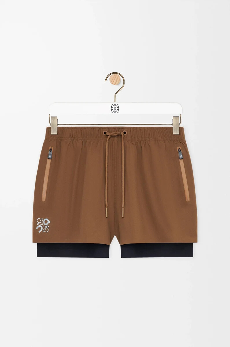 pantalones cortos de rendimiento en tejido técnico toffee
