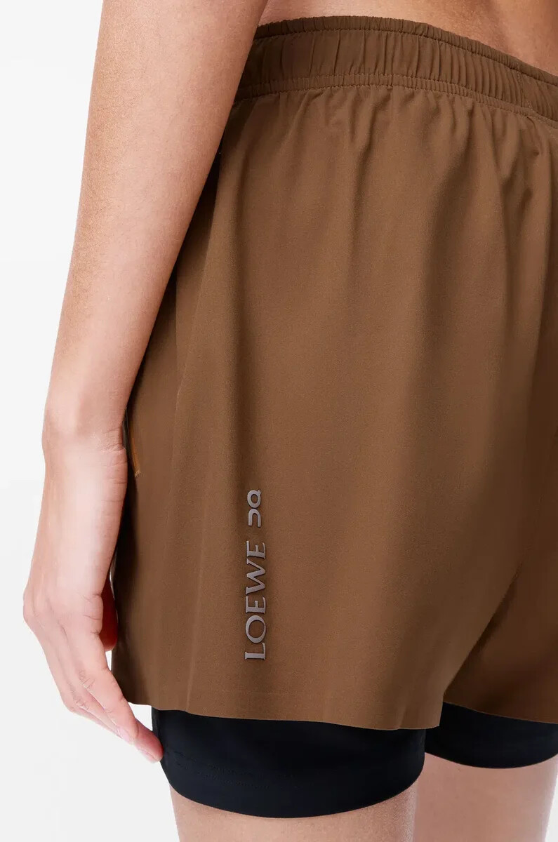 pantalones cortos de rendimiento en tejido técnico toffee