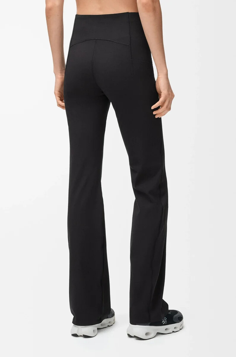 pantalones bootleg suaves en jersey técnico negro