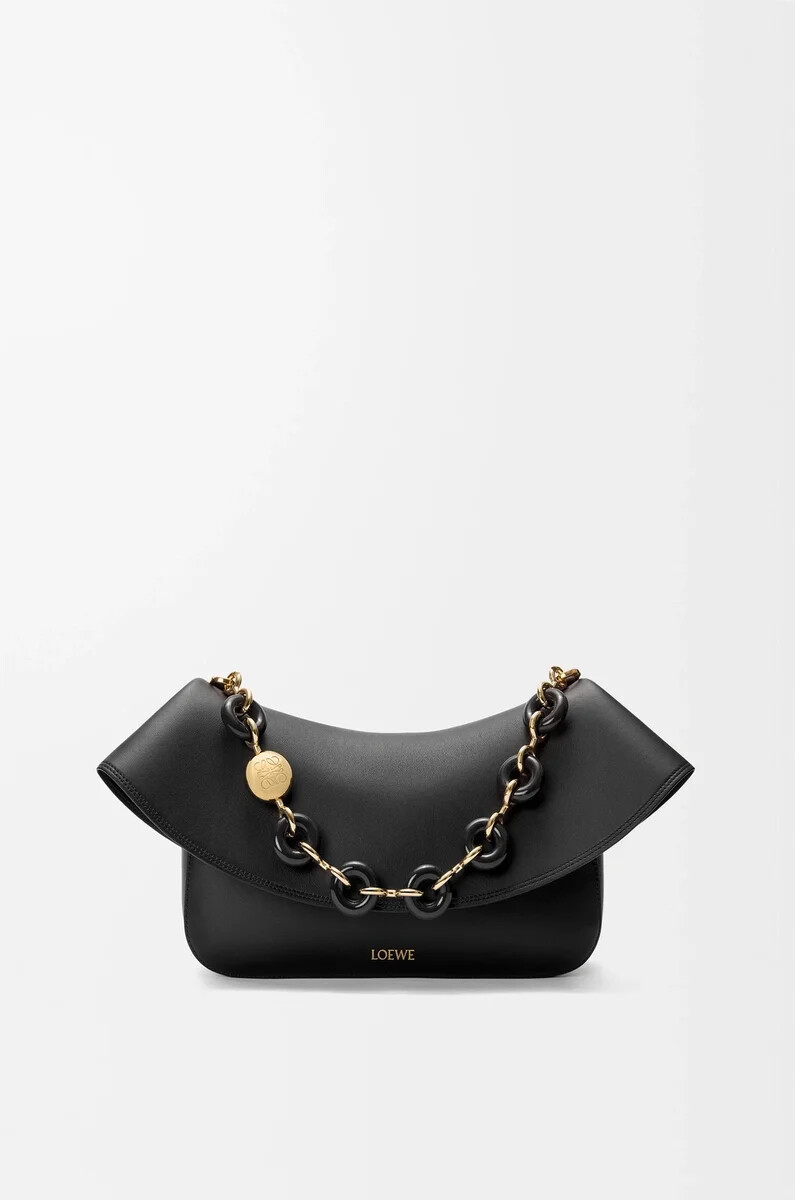 bolso mediano ola en piel de becerro lisa negro