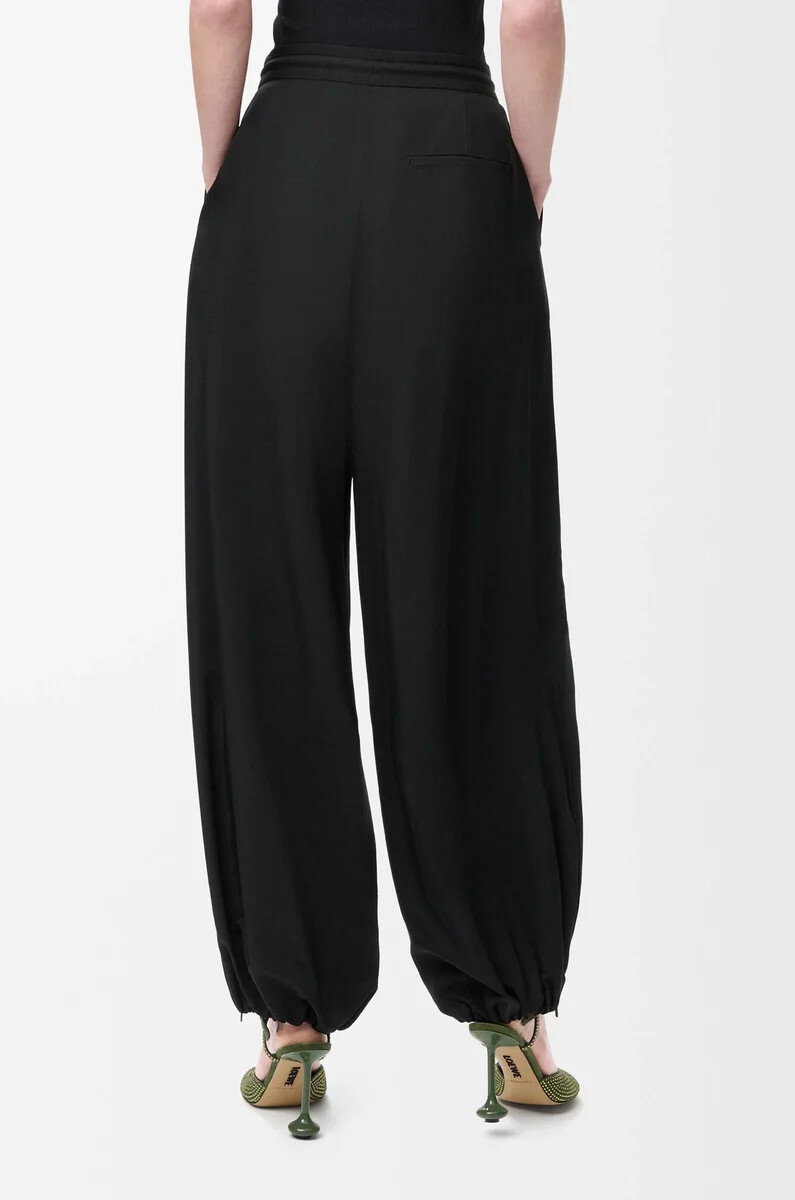 pantalón en tejido técnico negro