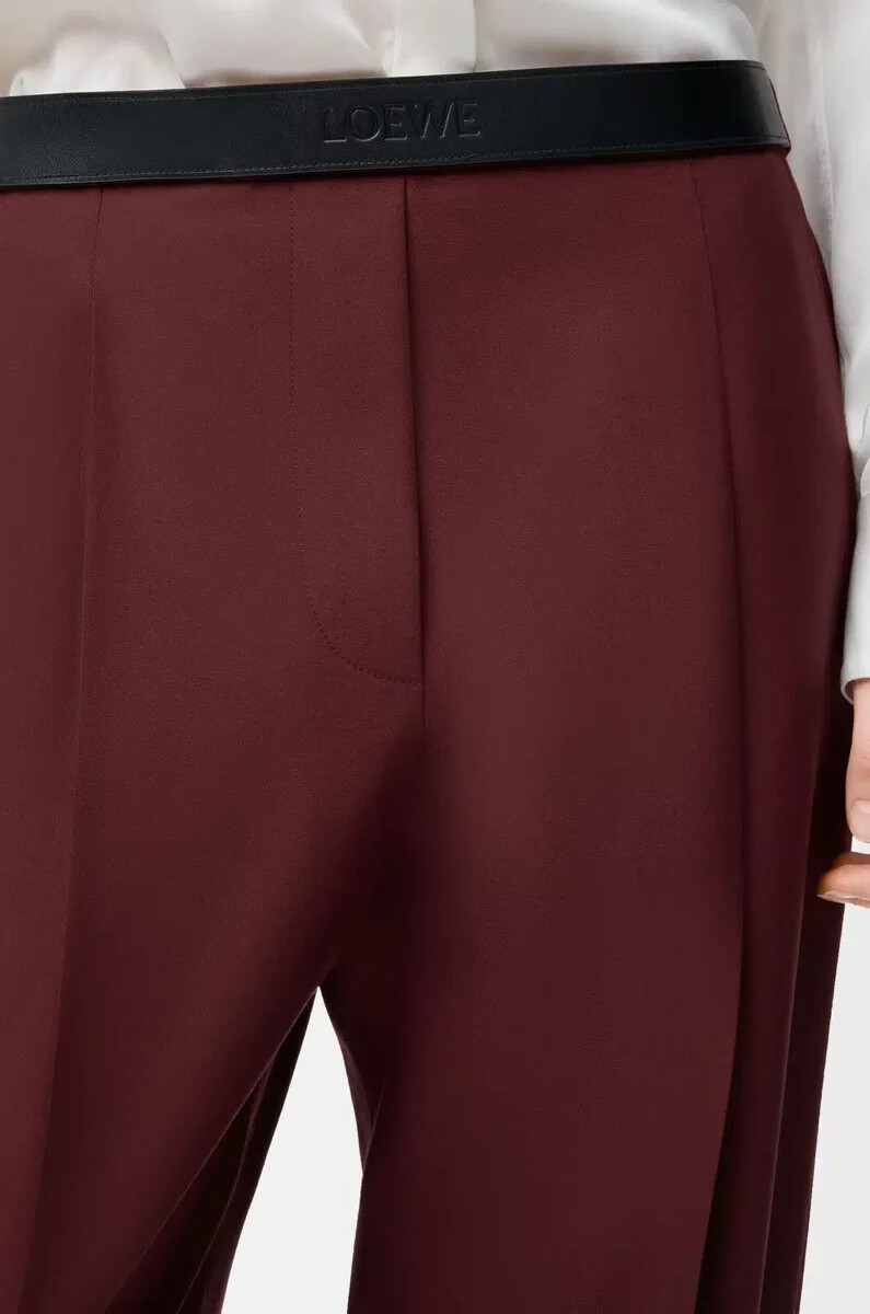 pantalones de lana color burdeos