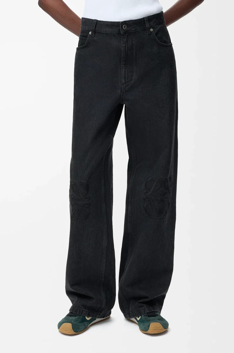 vaqueros holgados con anagrama en denim negro