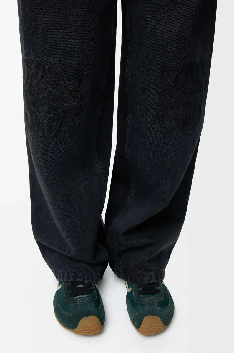 vaqueros holgados con anagrama en denim negro