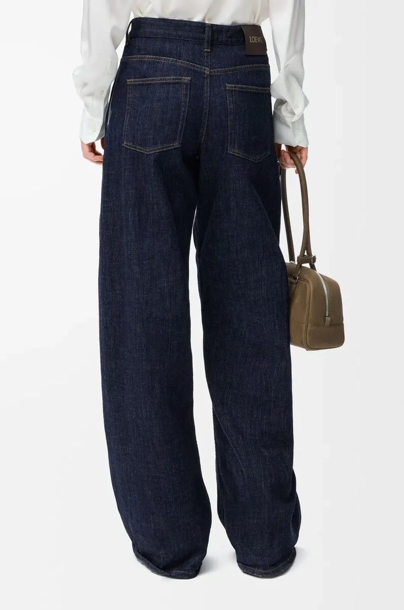 vaqueros con cinturón en denim azul índigo