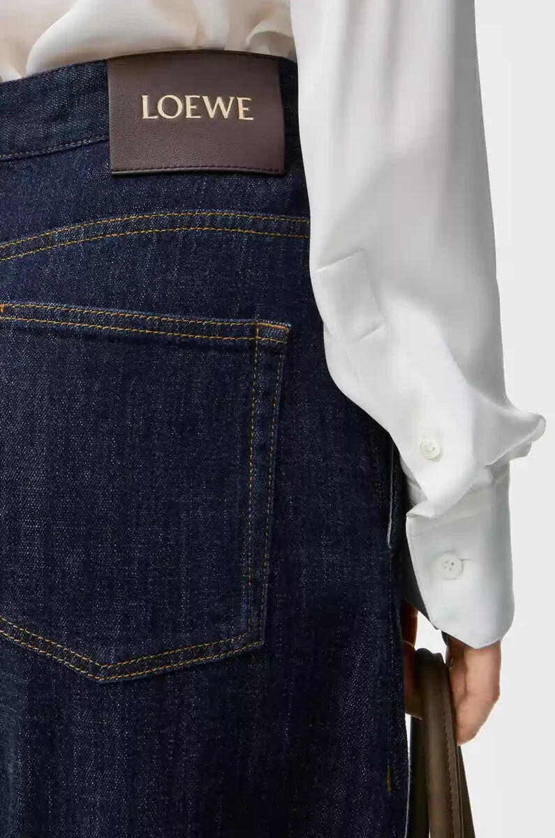vaqueros con cinturón en denim azul índigo