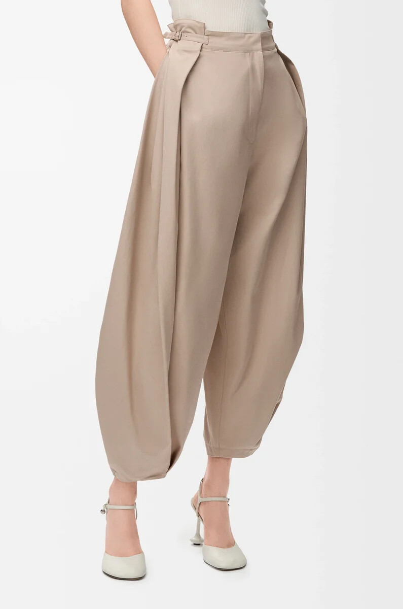 pantalón drapeado en algodón y seda beige