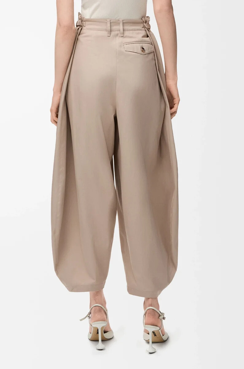pantalón drapeado en algodón y seda beige