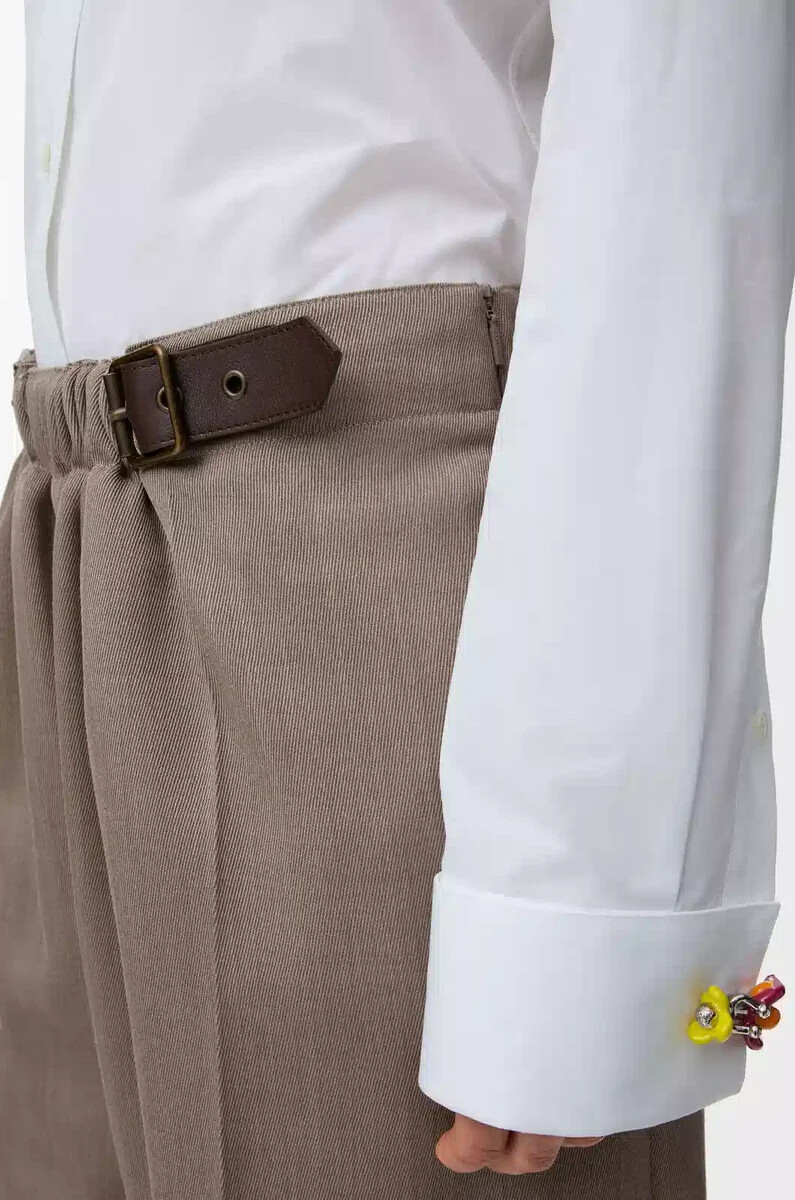shorts con cinturón en lana beige melange