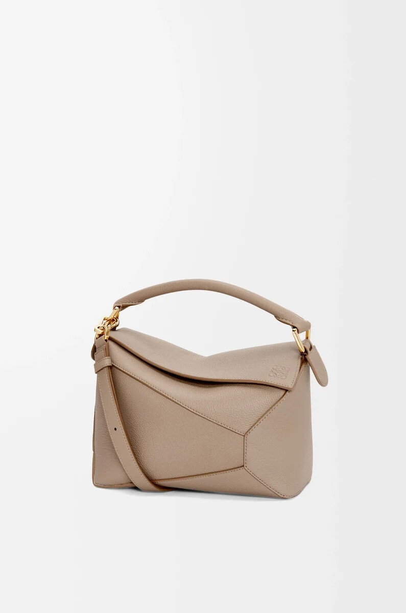 bolso pequeño puzzle edge en piel de becerro granulada suave color arena