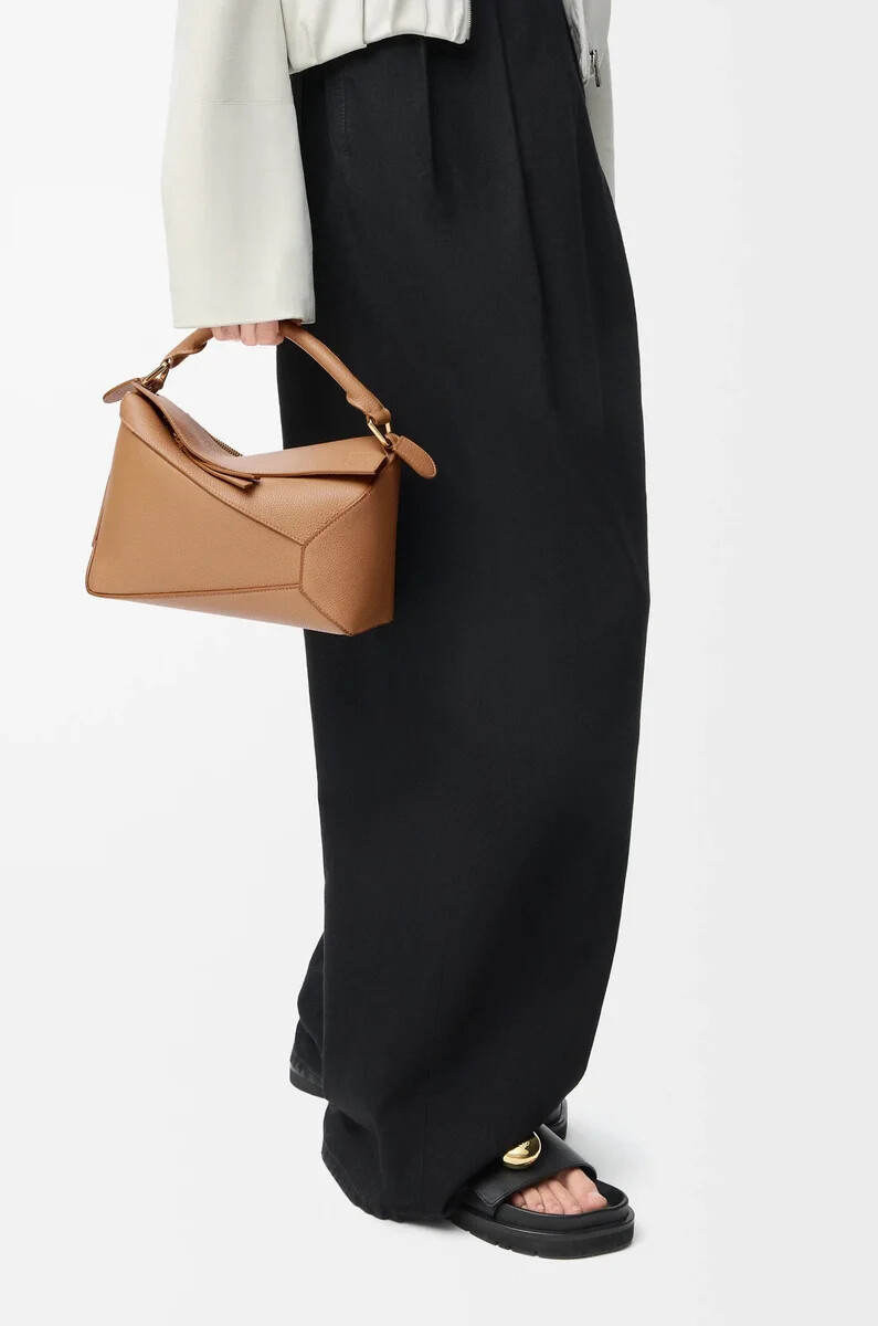 bolso pequeño puzzle edge en piel de becerro granulada suave color toffee