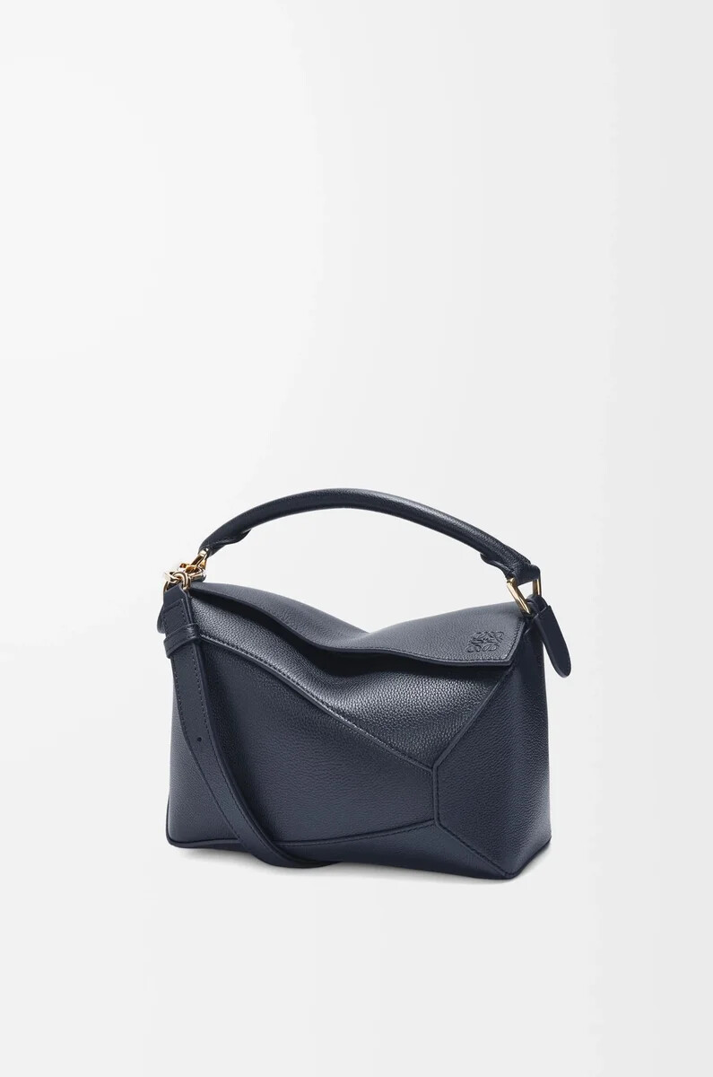 bolso pequeño puzzle edge en piel de becerro granulada suave color azul marino intenso