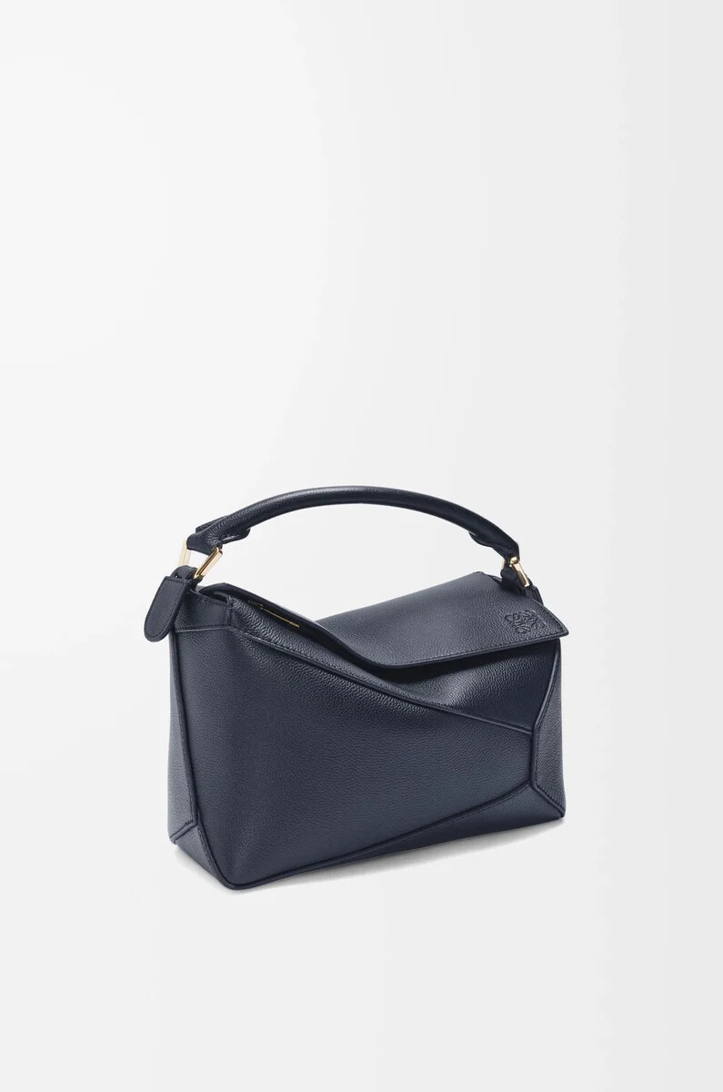 bolso pequeño puzzle edge en piel de becerro granulada suave color azul marino intenso
