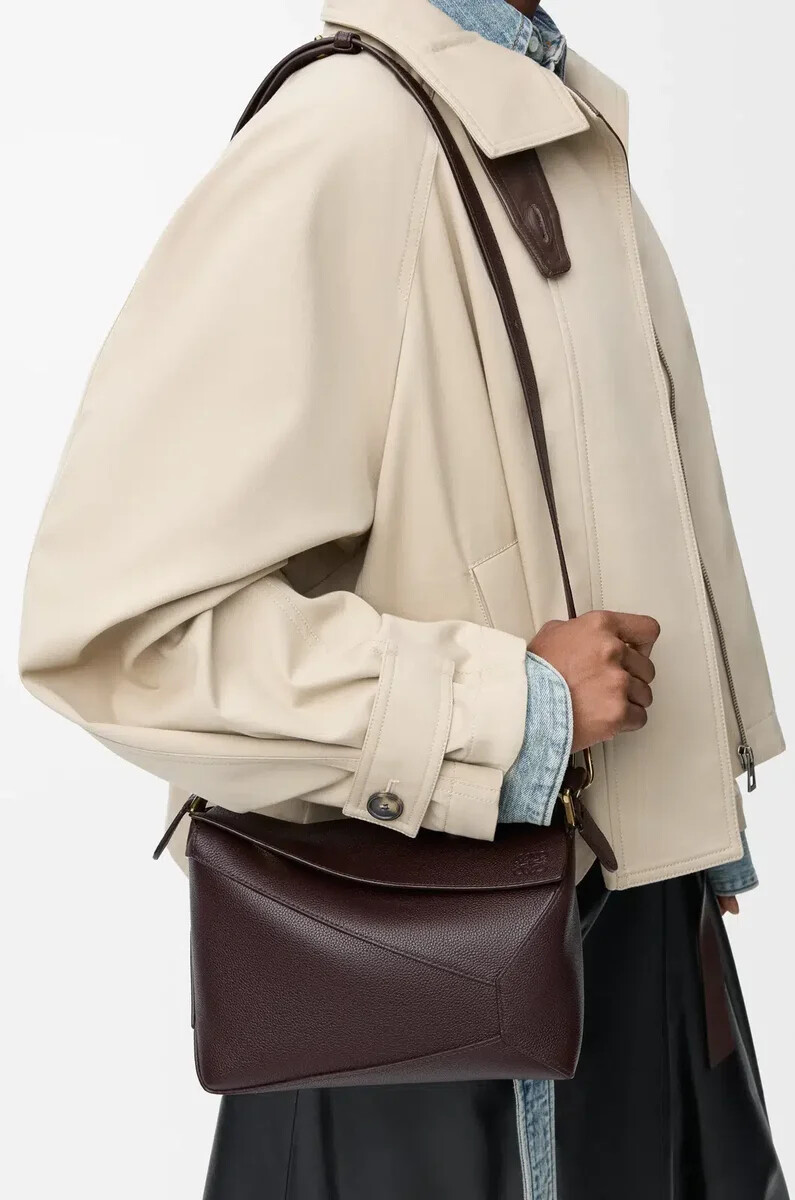 bolso pequeño puzzle edge en piel de becerro granulada suave color castaño oscuro