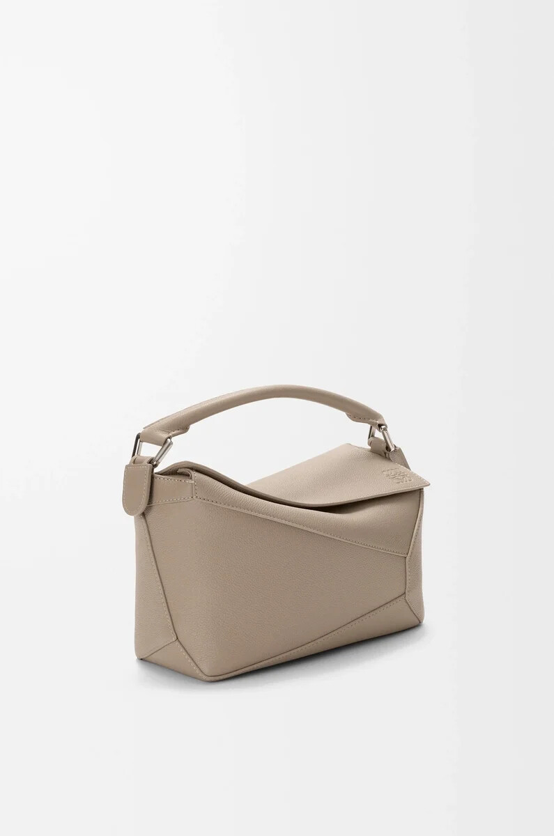 bolso pequeño puzzle edge en piel de becerro granulada suave color arcilla
