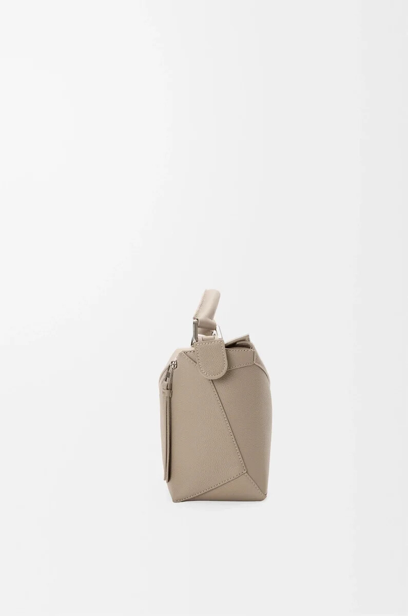 bolso pequeño puzzle edge en piel de becerro granulada suave color arcilla