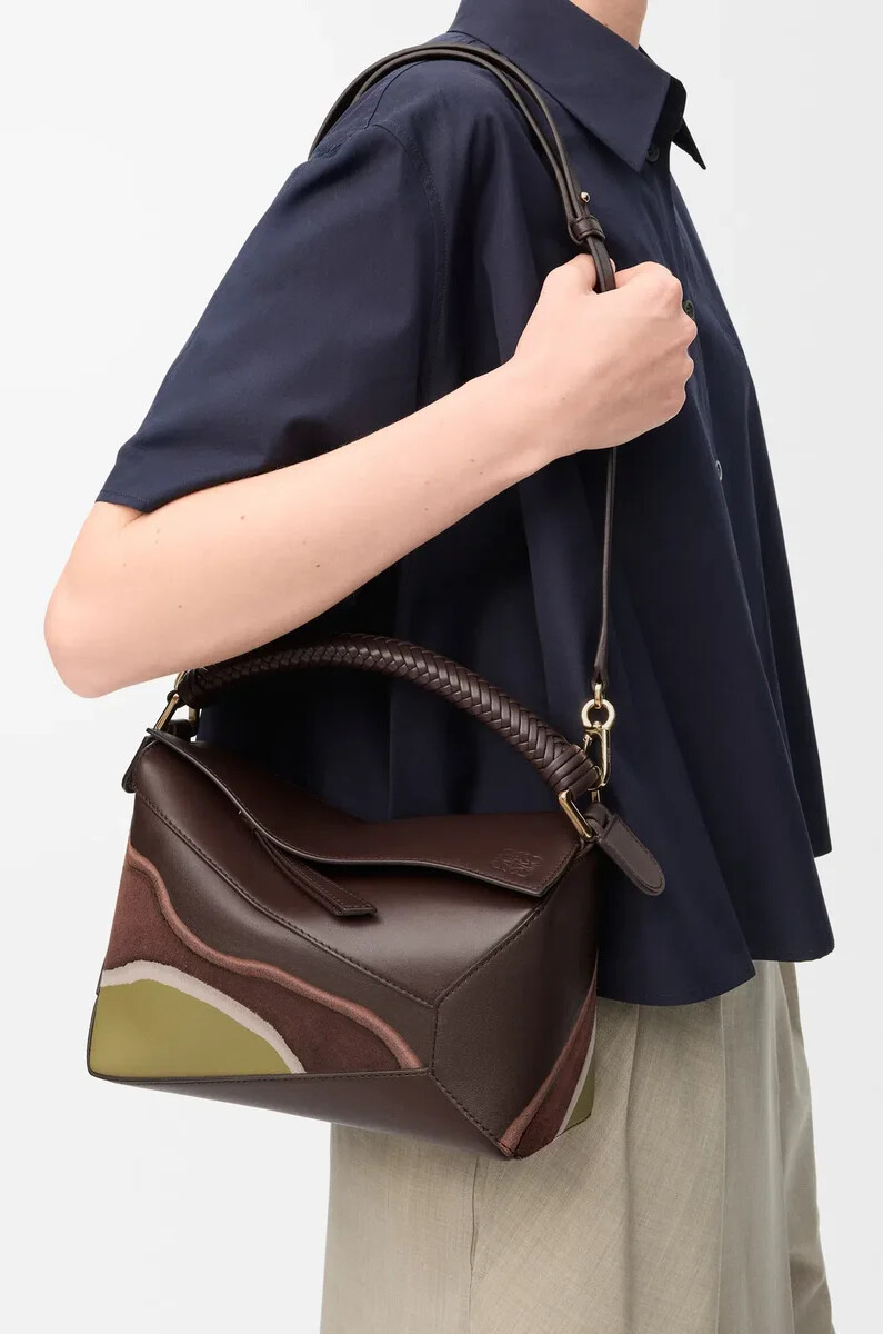 bolso pequeño puzzle edge landscape en piel de becerro napa color chocolatemusgo claro