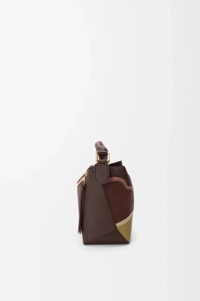 bolso pequeño puzzle edge landscape en piel de becerro napa color chocolatemusgo claro