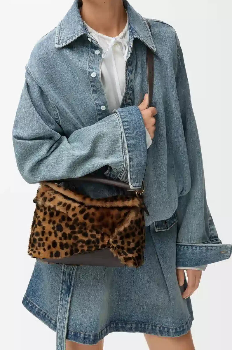 bolso pequeño puzzle edge de borrego estampado beigemarrón