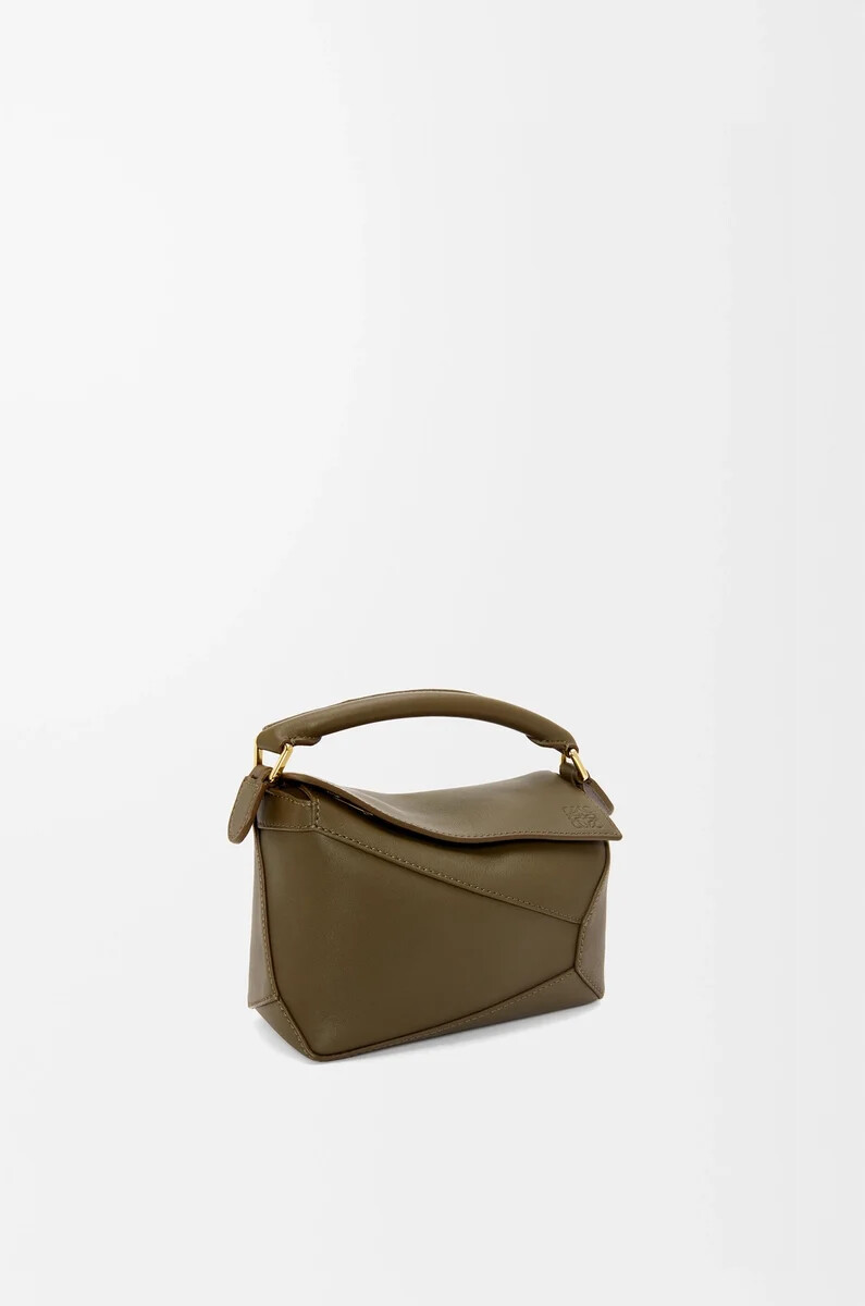 bolso mini puzzle edge en piel de becerro clásica color caqui oscuro