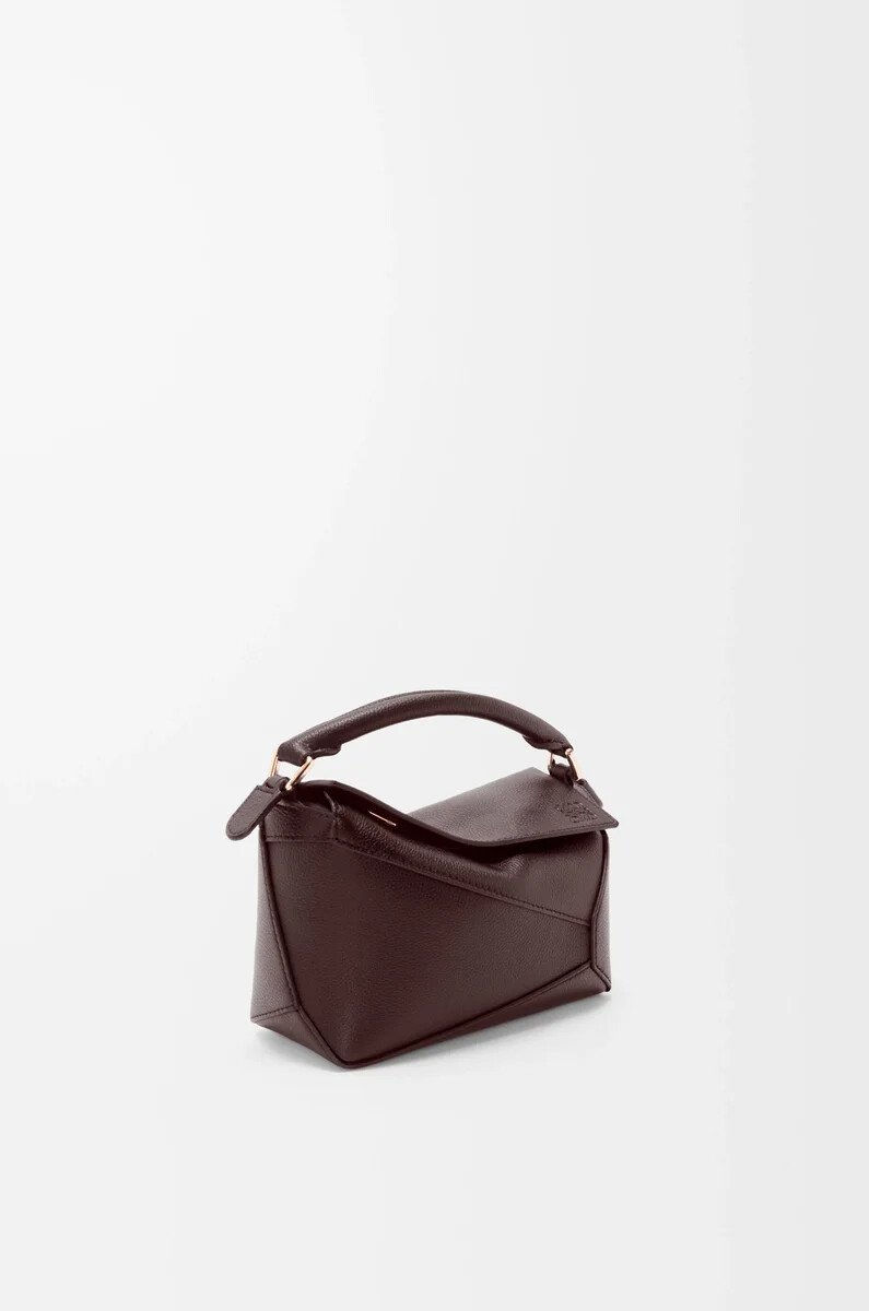 bolso mini puzzle edge en piel de becerro granulada suave color castaño oscuro
