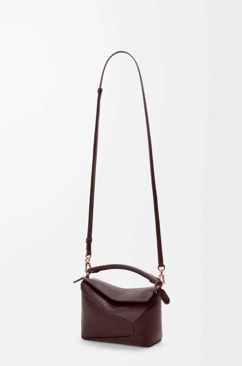 bolso mini puzzle edge en piel de becerro granulada suave color castaño oscuro