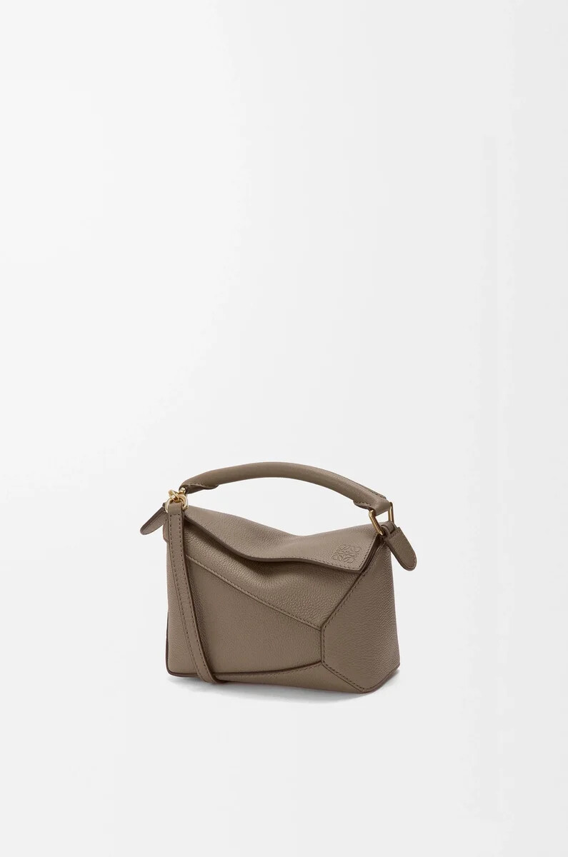 bolso mini puzzle edge en piel de becerro granulada suave color taupe