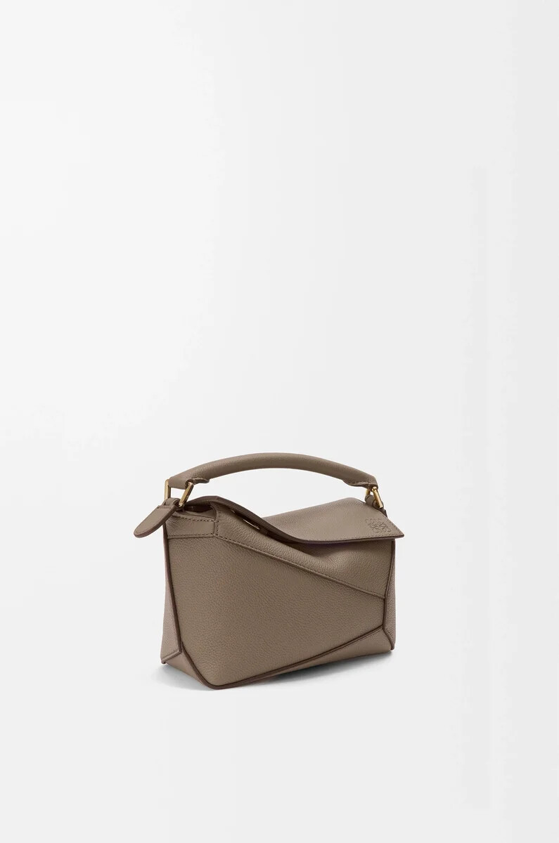 bolso mini puzzle edge en piel de becerro granulada suave color taupe