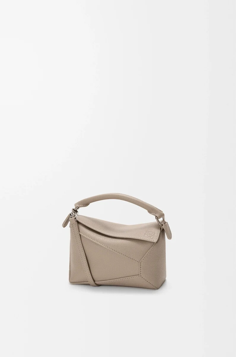 bolso mini puzzle edge en piel de becerro granulada suave color arcilla