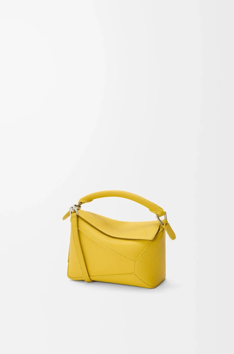 bolso mini puzzle edge en piel de becerro granulada suave diente de león