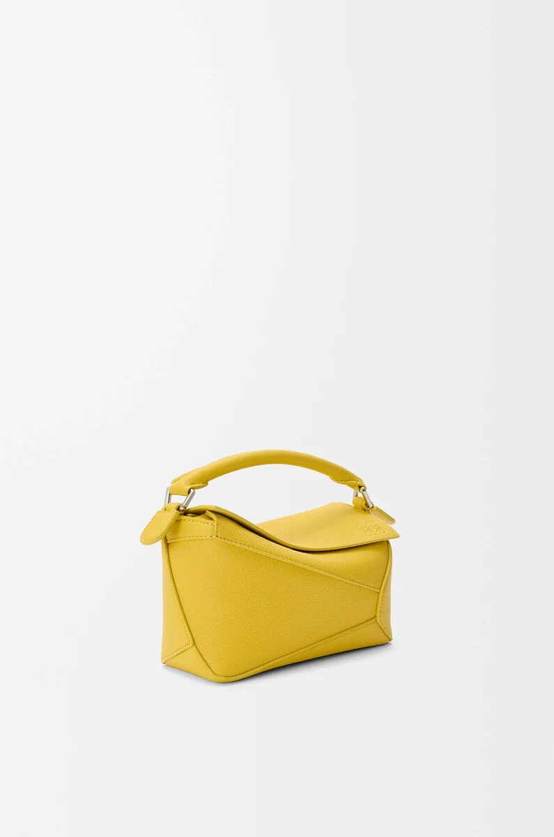 bolso mini puzzle edge en piel de becerro granulada suave diente de león