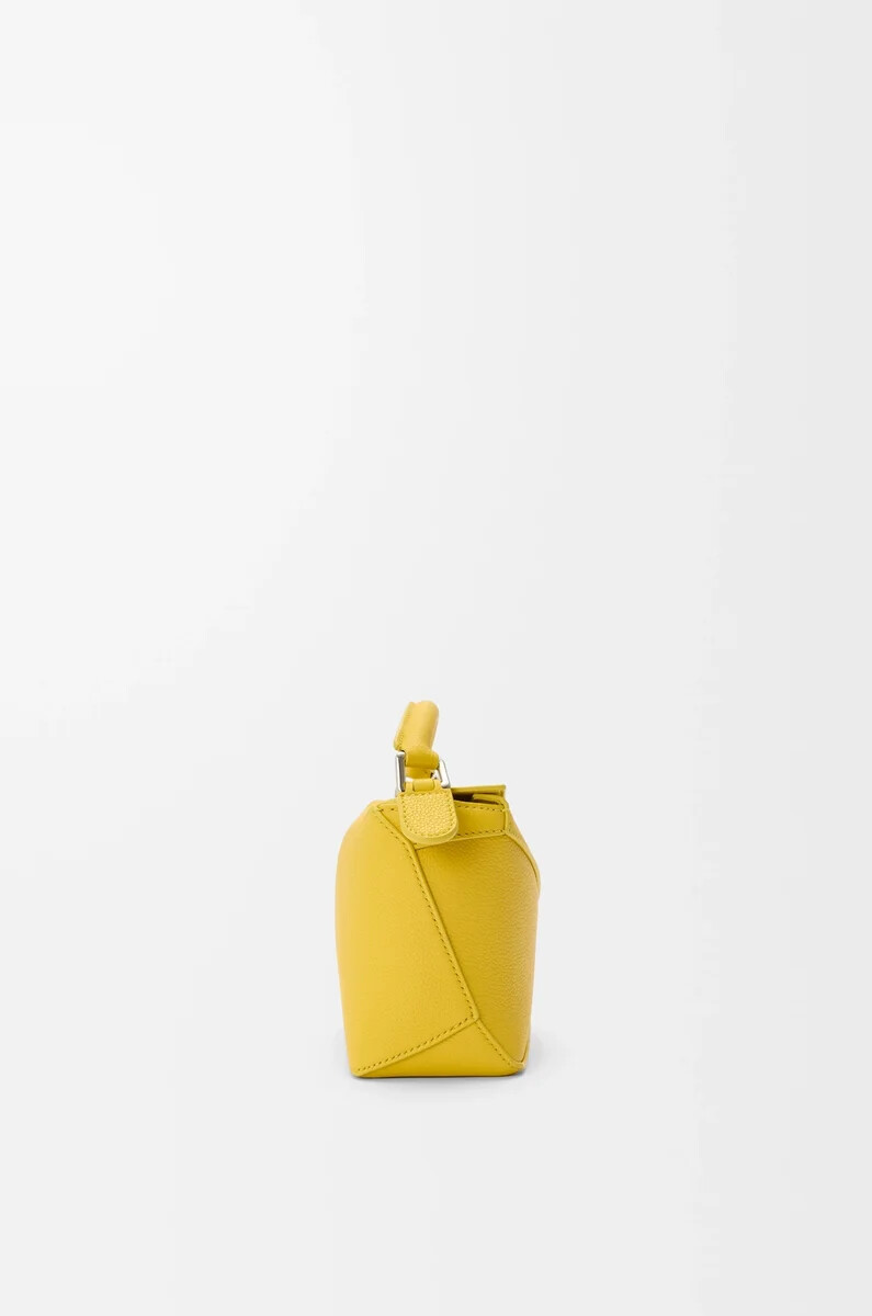 bolso mini puzzle edge en piel de becerro granulada suave diente de león