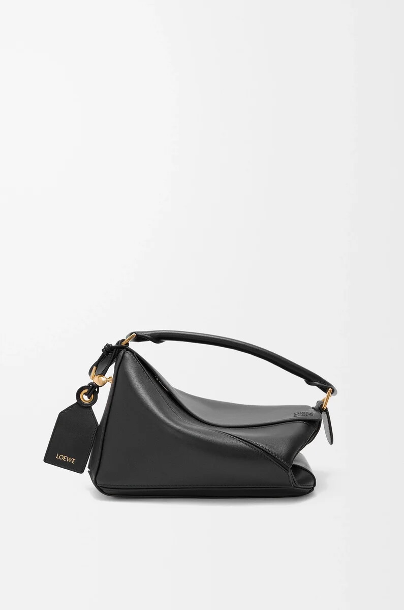 bolso puzzle pequeño featherlight en piel de cordero napa negro