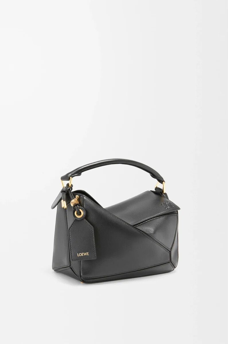 bolso puzzle pequeño featherlight en piel de cordero napa negro