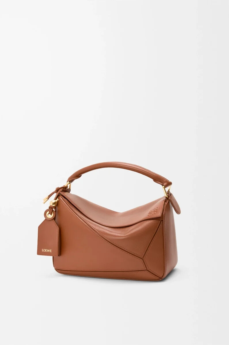 bolso puzzle pequeño featherlight en piel de cordero napa color pecan