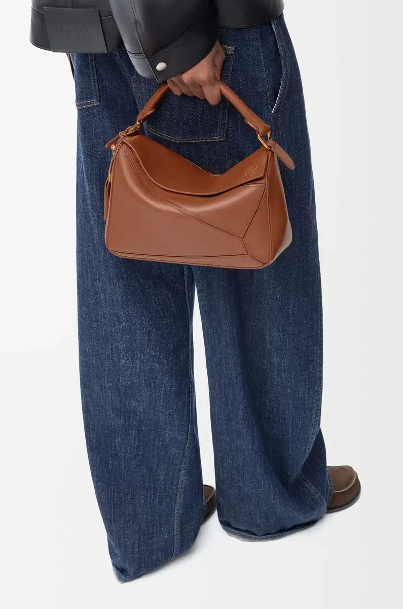 bolso puzzle pequeño featherlight en piel de cordero napa color pecan