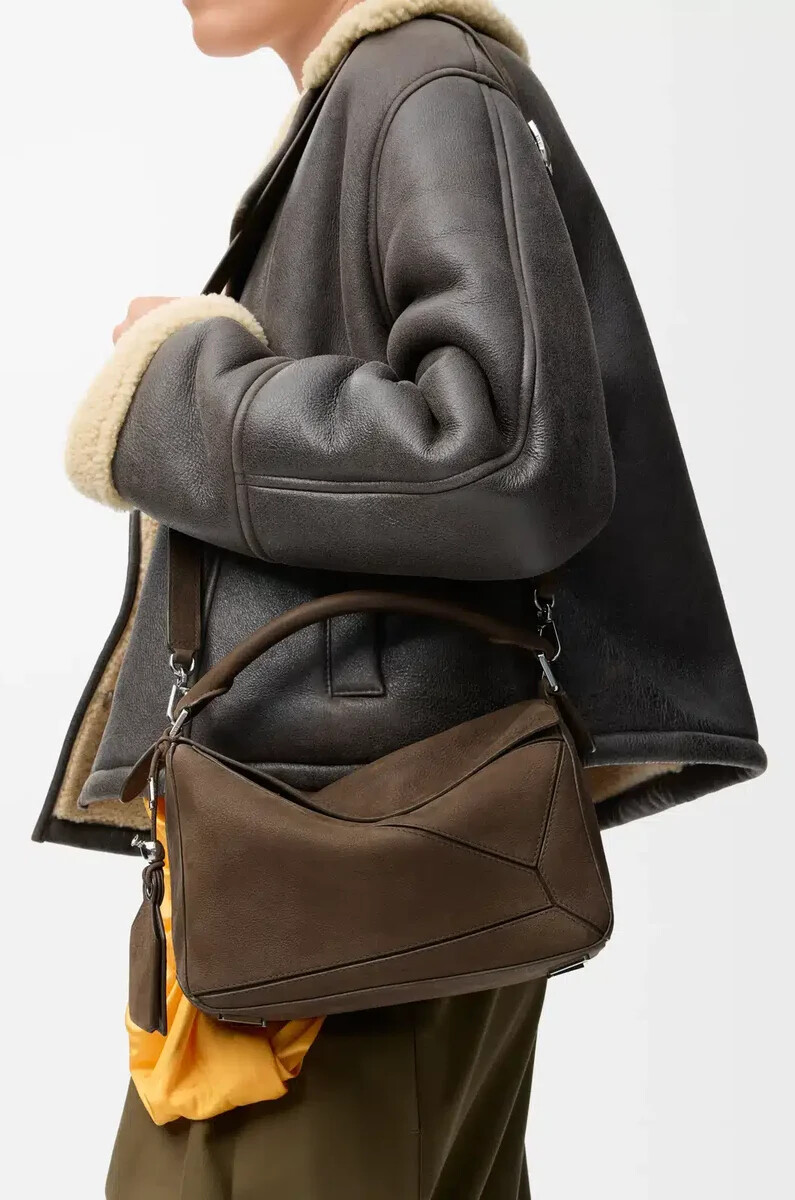 bolso pequeño featherlight puzzle en nobuk granulado tundra