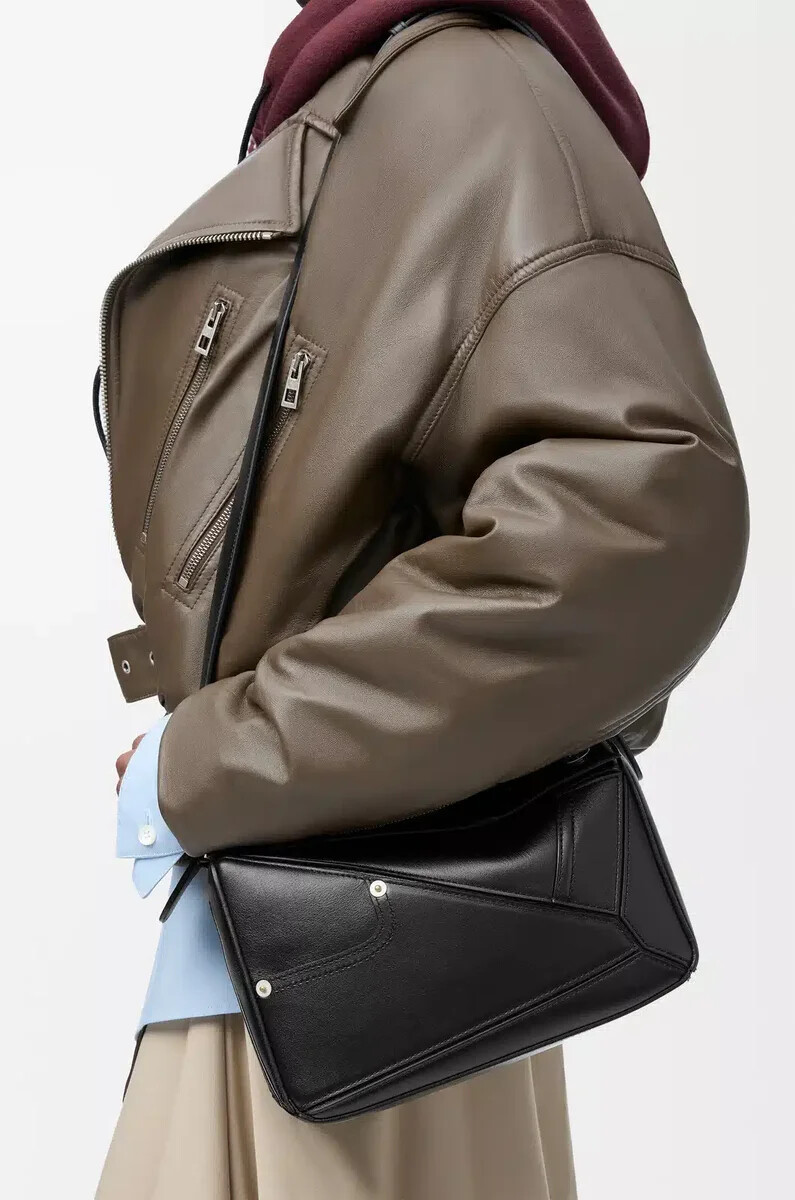 bolso panta puzzle pequeño en piel de becerro brillante negro