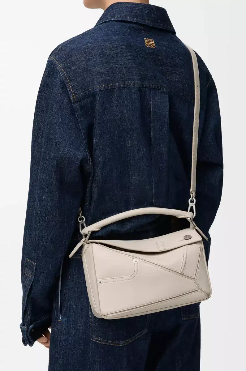 bolso pequeño puzzle panta en piel de becerro brillante light ghost