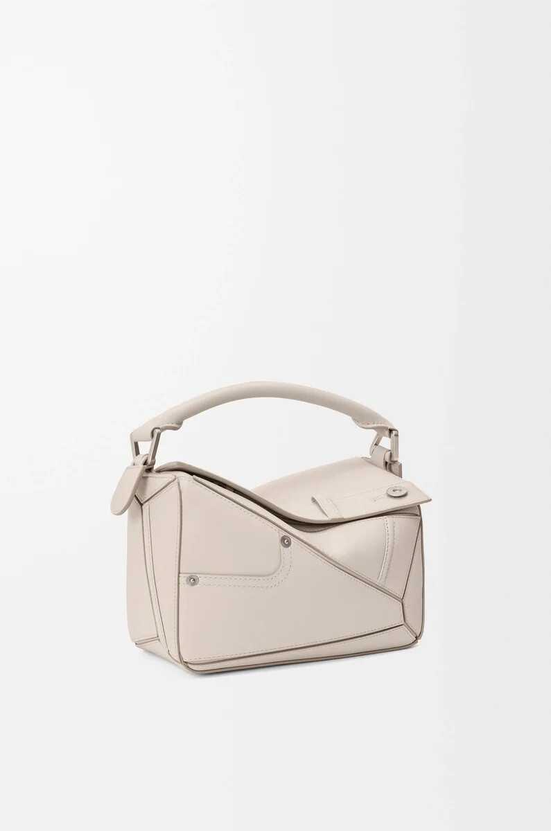 bolso pequeño puzzle panta en piel de becerro brillante light ghost
