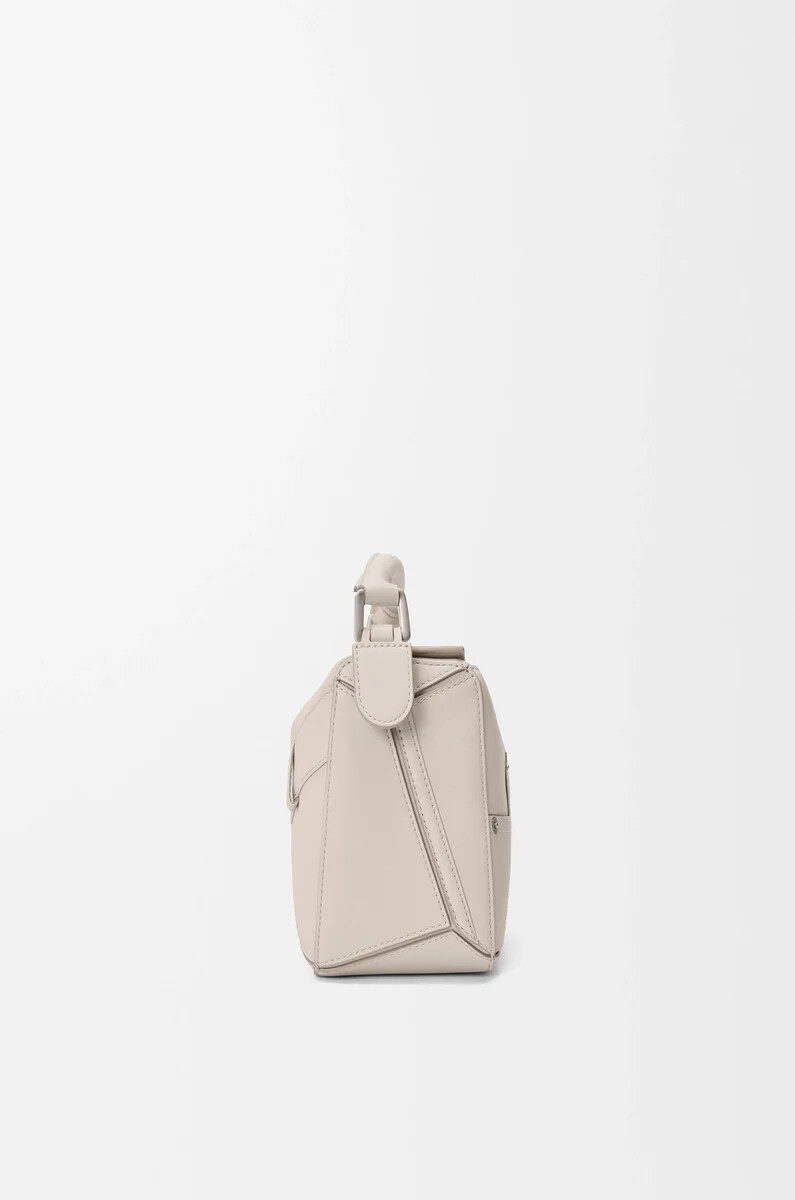 bolso pequeño puzzle panta en piel de becerro brillante light ghost